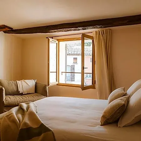Le Saint Hubert Hotel *